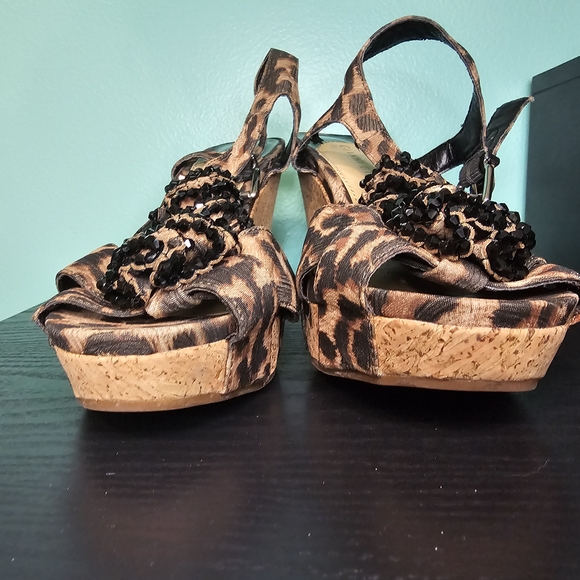 Gianni Bini Leopard Print Cork Wedge 4" Platform Sandals Women's Size 7.5 - Picture 9 of 16